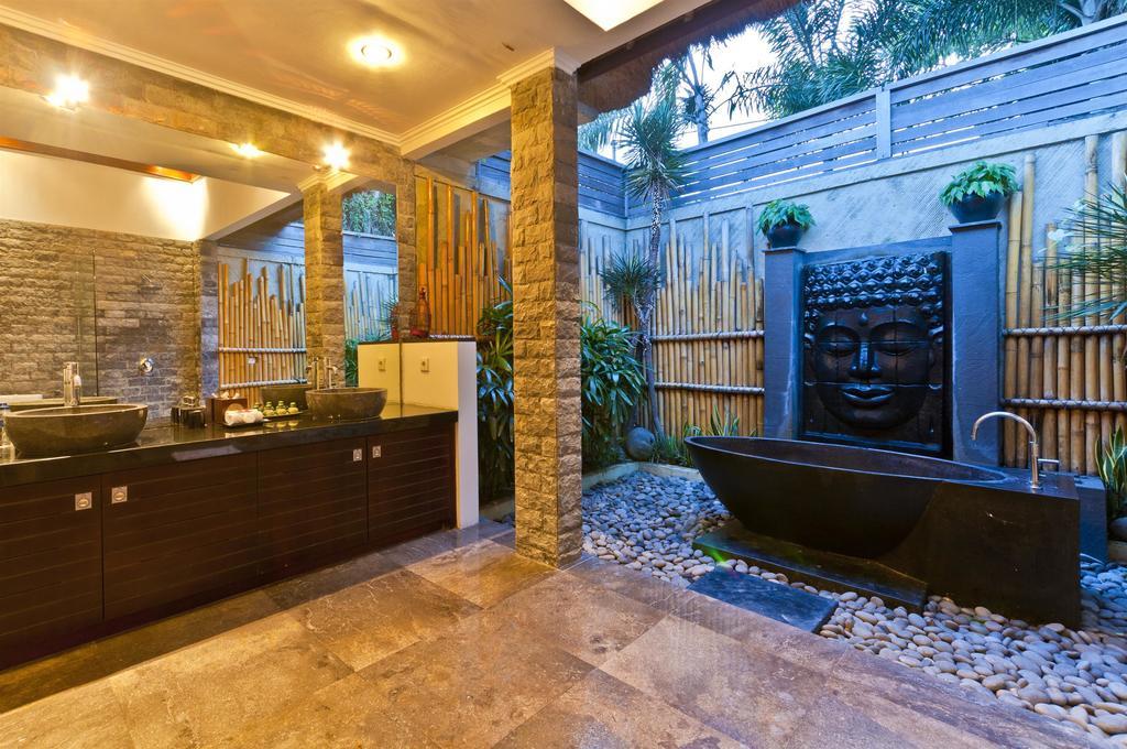 Villa Mahkota Seminyak Værelse billede