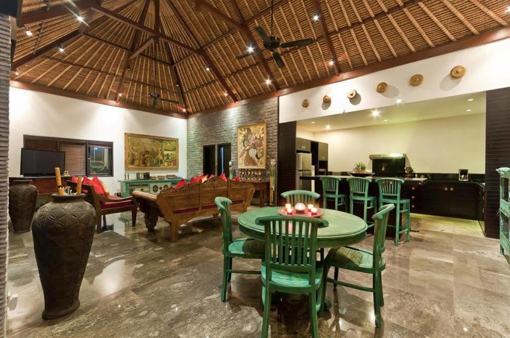 Villa Mahkota Seminyak Eksteriør billede